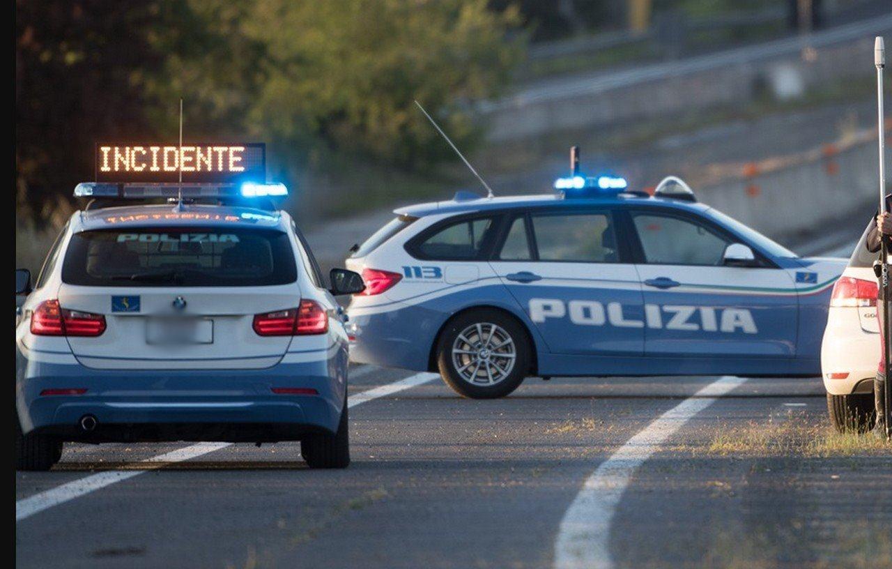 Auto si ribalta al Canaletto, conducente illeso