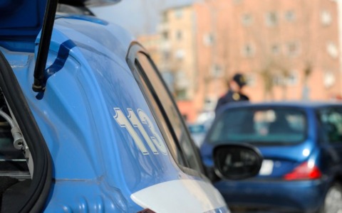 Minivan abusivo fermato alla Spezia: scattano sequestro e sanzioni