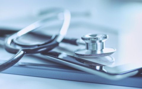 Formicolio alle mani, quando serve un controllo medico